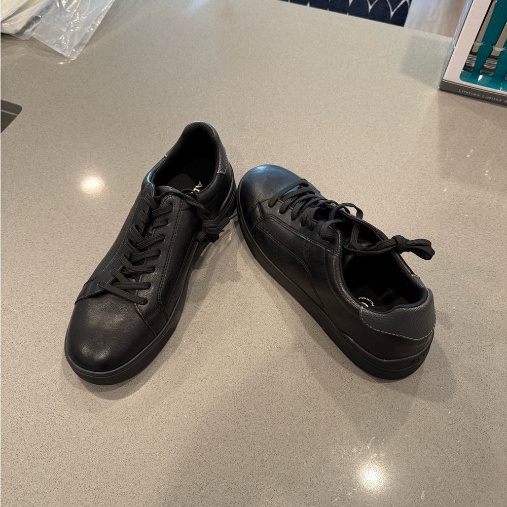 Aldo size 9 Black Leather Men's Sneakers